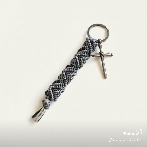 🌟Iron Glow Cross Keychain - Picture 3 of 4